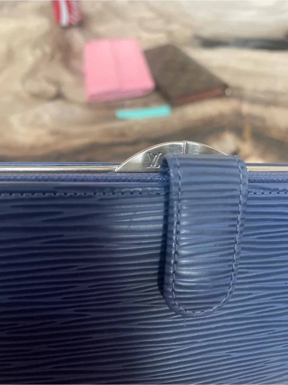 Louis Vuitton Epi kisslock compact wallet blue like new brushed silver